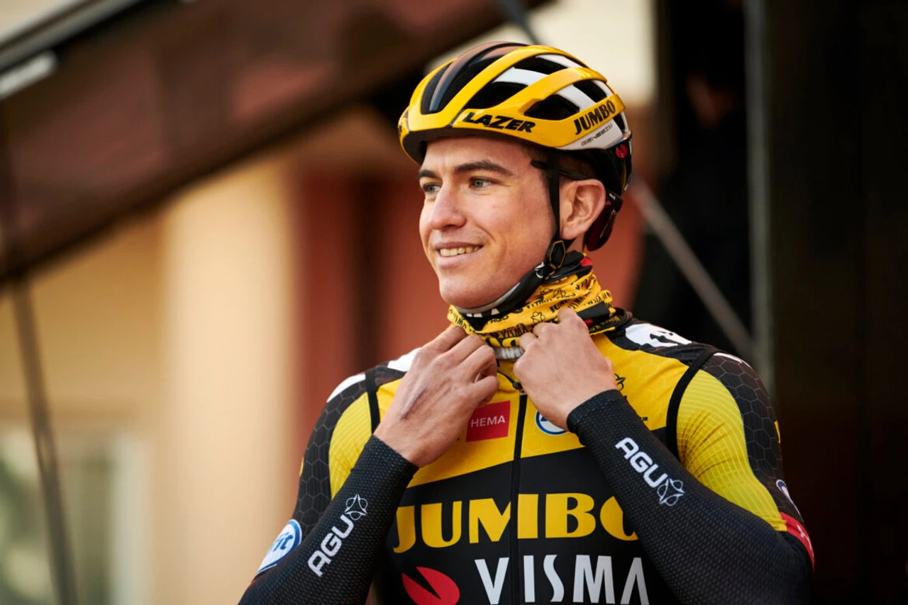 AGU 2023 Jumbo Visma Neck Gaiter Tube 4 AGU 2023 Jumbo Visma Neck Gaiter Tube - Image 2